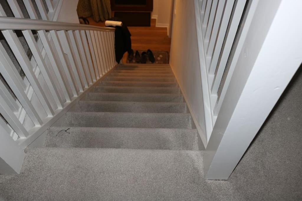 Entire -4 Bedrooms Detached House With Driveway 노팅엄 외부 사진